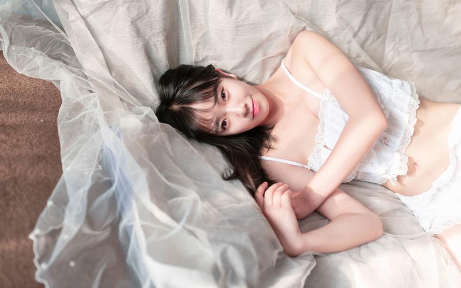 武汉陪玩美女车模郦冰菁小姐姐-美文