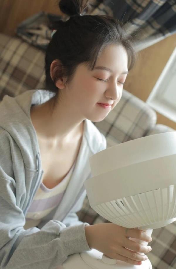 重庆伴游车模钟离蓝虹小姐姐-美文
