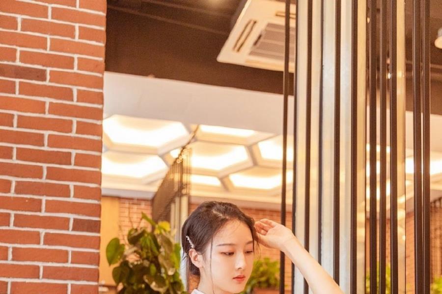 青岛陪玩试穿员戎溪锦小姐姐-美文