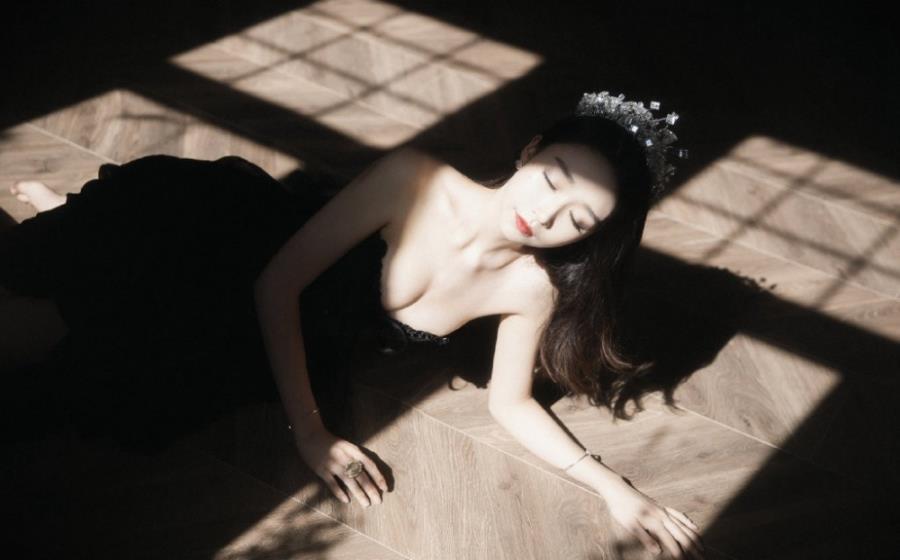 西安私人伴游T台模特谯宛秋小姐姐-美文