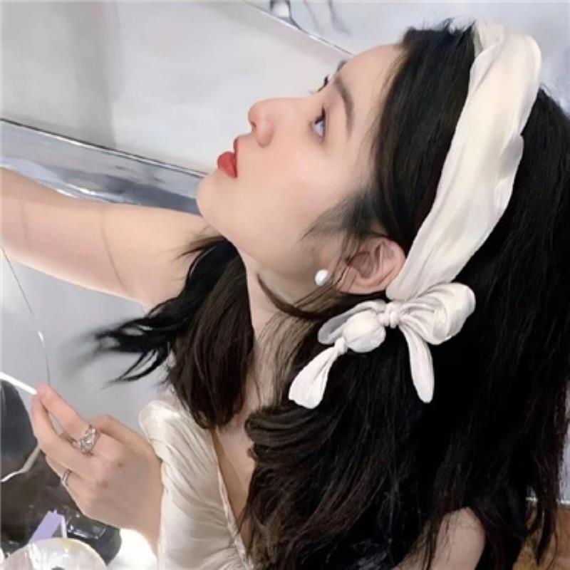 上海商务旅游展销车模邢娅初小姐姐-美文