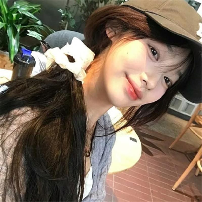 武汉陪游留学生尤盼⾹小姐姐-美文