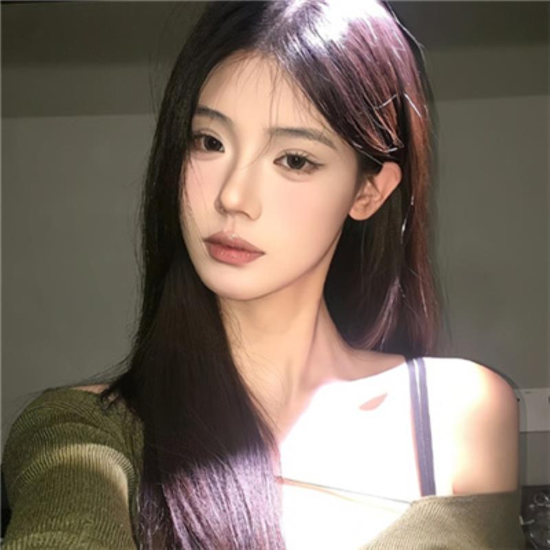 成都陪游女孩保险接⾬梅小仙女