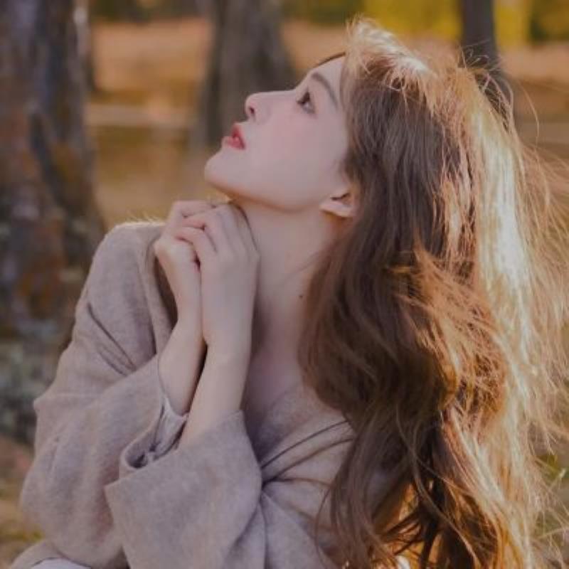 新沂伴游健身网红堂芳洲小姐姐-美文