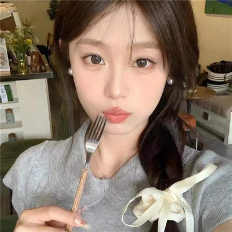 成都陪玩房产经纪人唱⼭梅小仙女