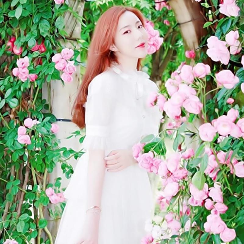 彭州美女陪玩网红车模卯滢新小姐姐-美文