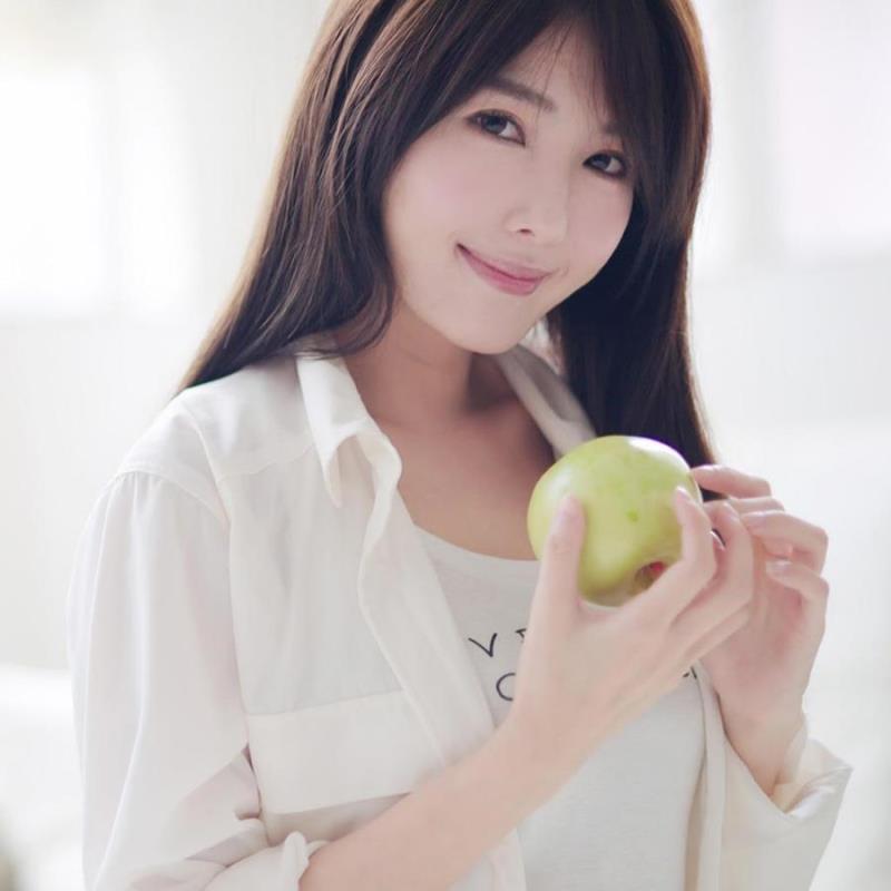 广州陪游女孩在读硕士生老念薇个人介绍