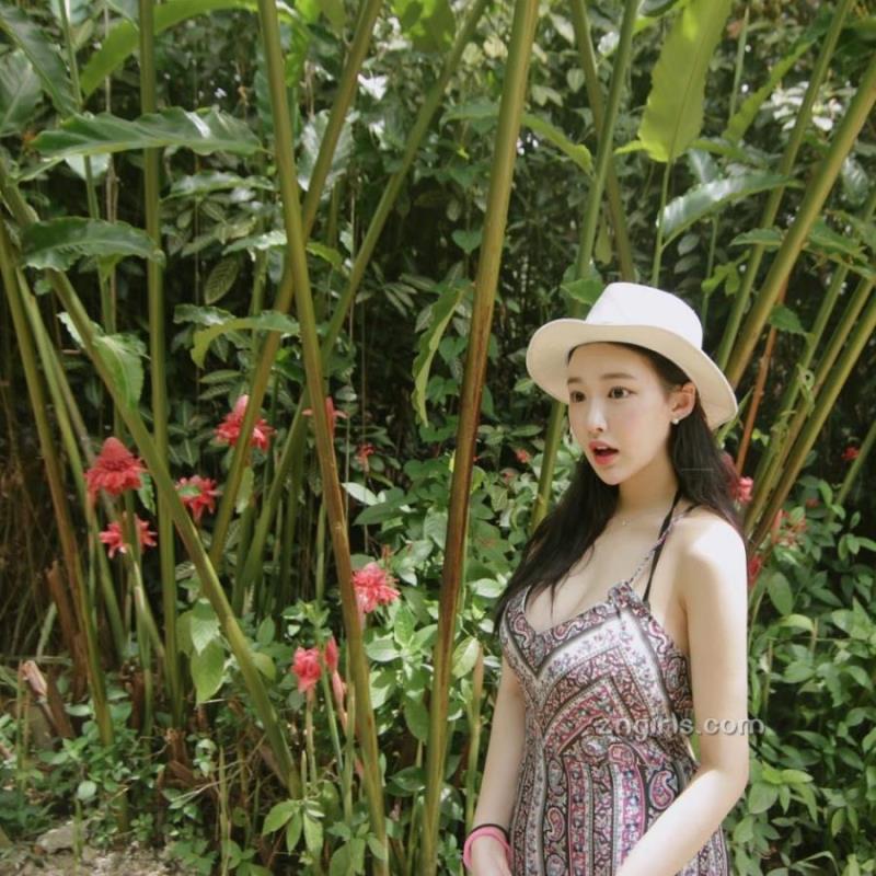 林芝结伴游玩试穿员舒穆禄百霞小姐姐-美文