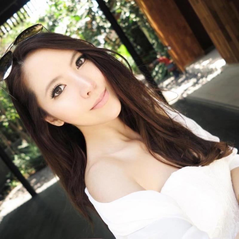 青岛结伴游玩在校大专生盘祺朵小仙女