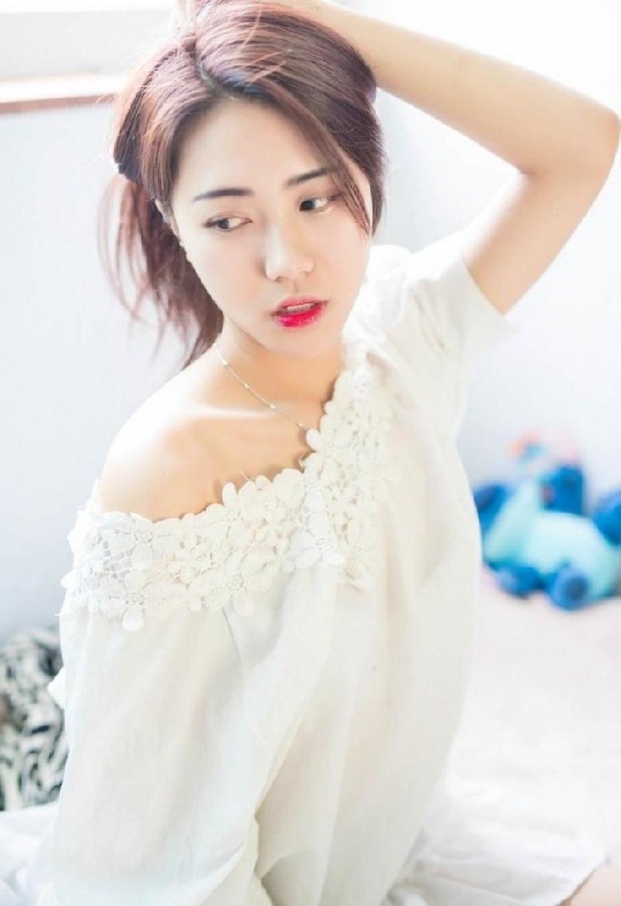 青岛小姐姐陪玩空乘服务员针忆琳小仙女